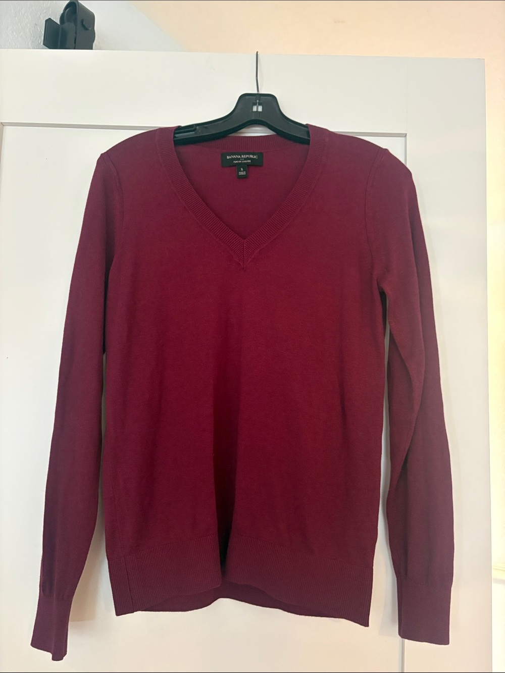 Banana Republic Factory Women's V-Neck Sweater - Burgundy Sz S